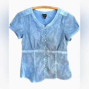 Willi Smith Short Sleeve Indigo Dyed top, fabric covered buttons.